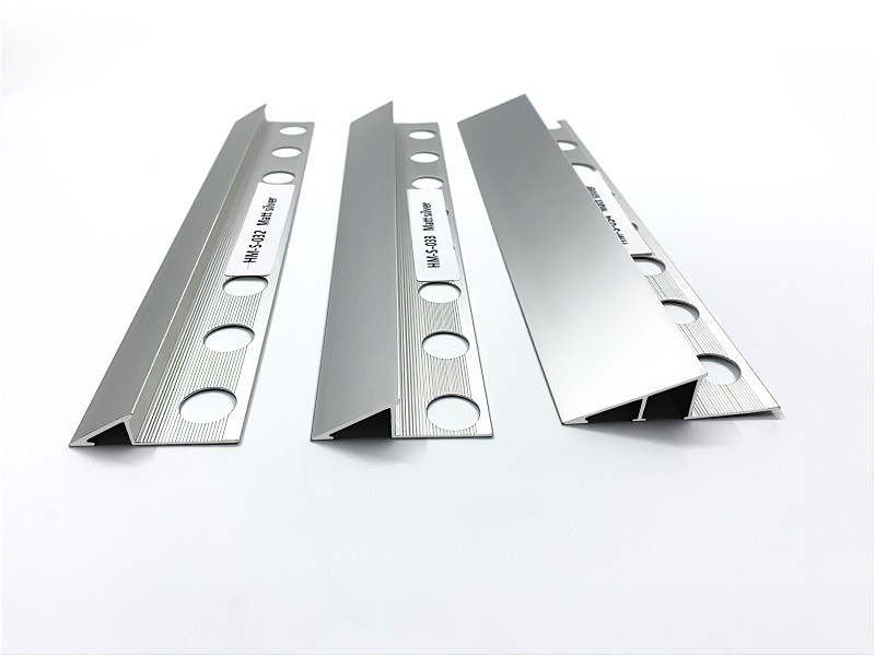 Aluminum ramping to tile